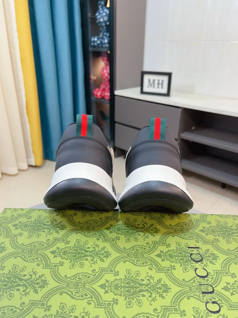 Men's shoes 💰440🌹🌹[GUCCI] Gucci's new lace-up casual men's shoes are on the market first, and the materials and workmanship are superior to all versions on the market. The highest quality shipped first-layer cowhide with imported original perforated materials➕Genuine leather lining, privately molded soft outsole, high foot comfort, imported special materials highlight the brand's unique charm, high-end customization 38-44